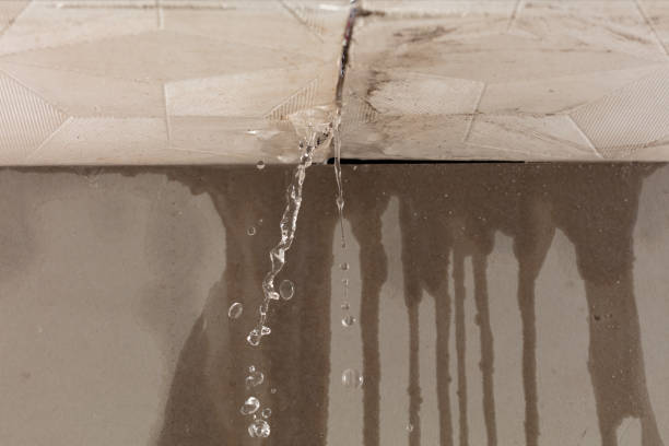 Professional Water Extraction technician working in La Quinta, CA
